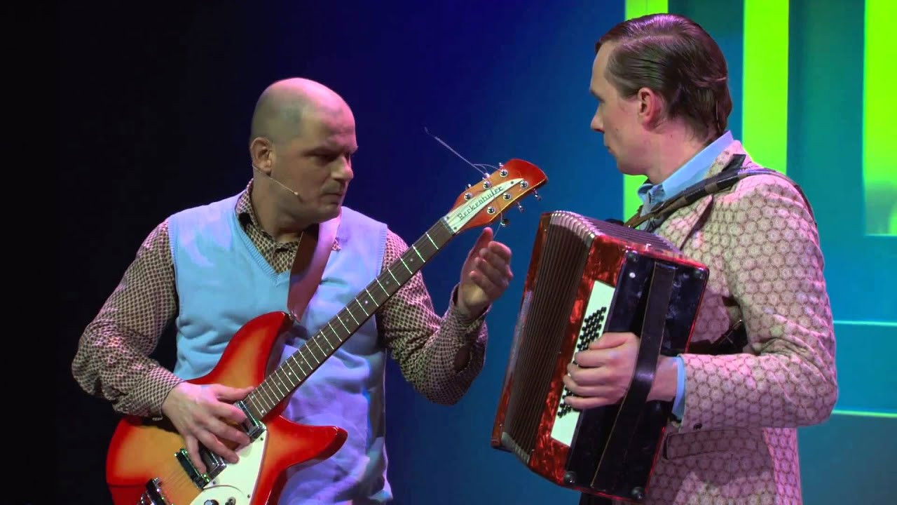 Backdrop for Droog Brood: Dat Wordt Oorlog