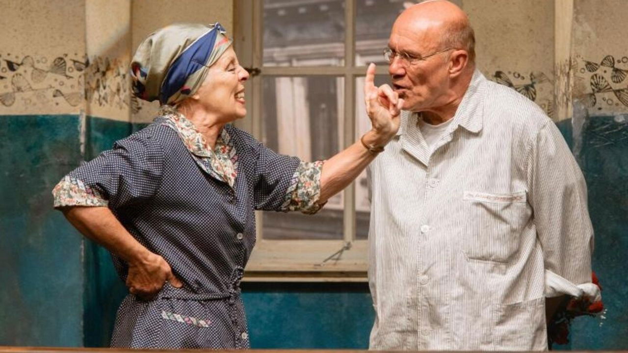 Backdrop for Ohnsorg Theater - Tratsch im Treppenhaus