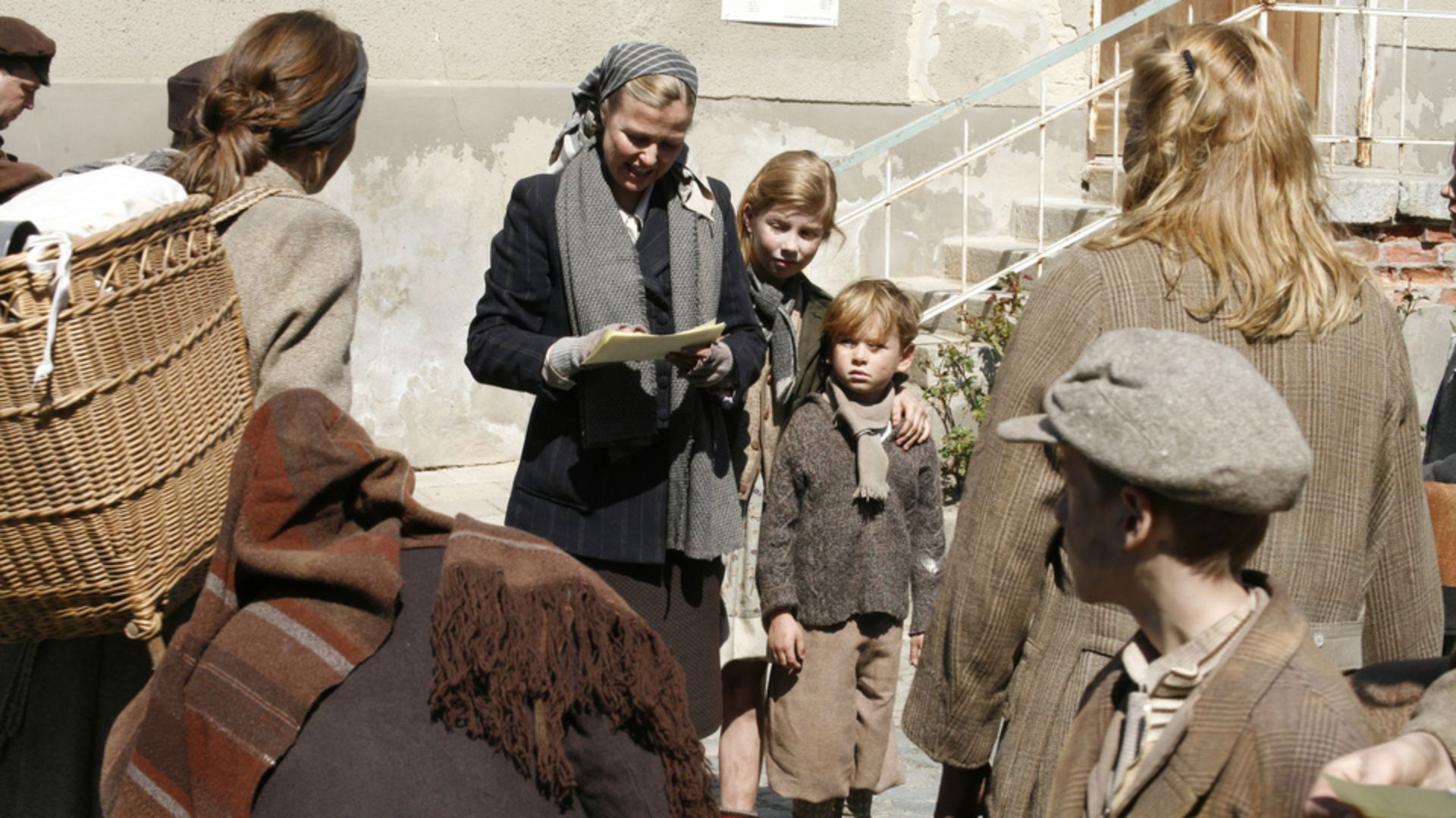 Backdrop for Ein Dorf schweigt