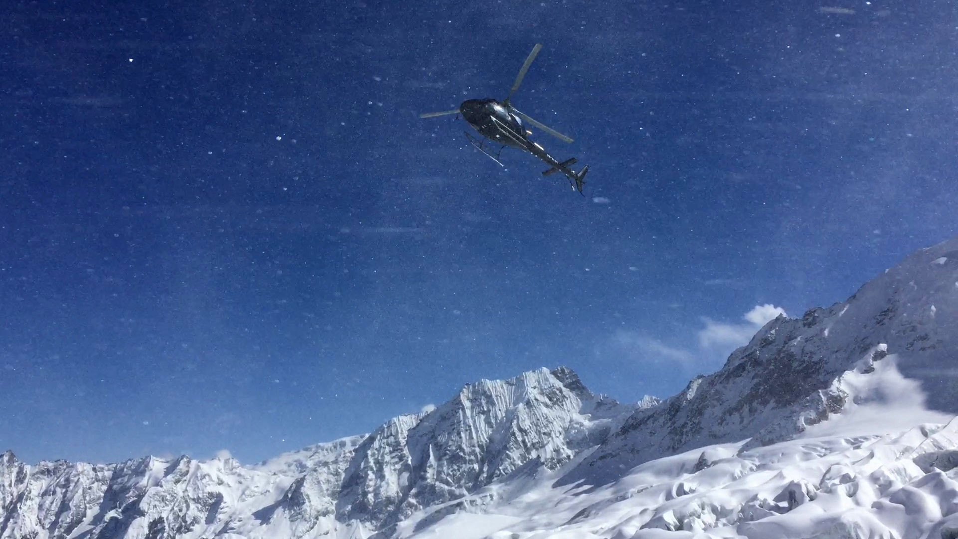 Backdrop for Simone Moro, I-View