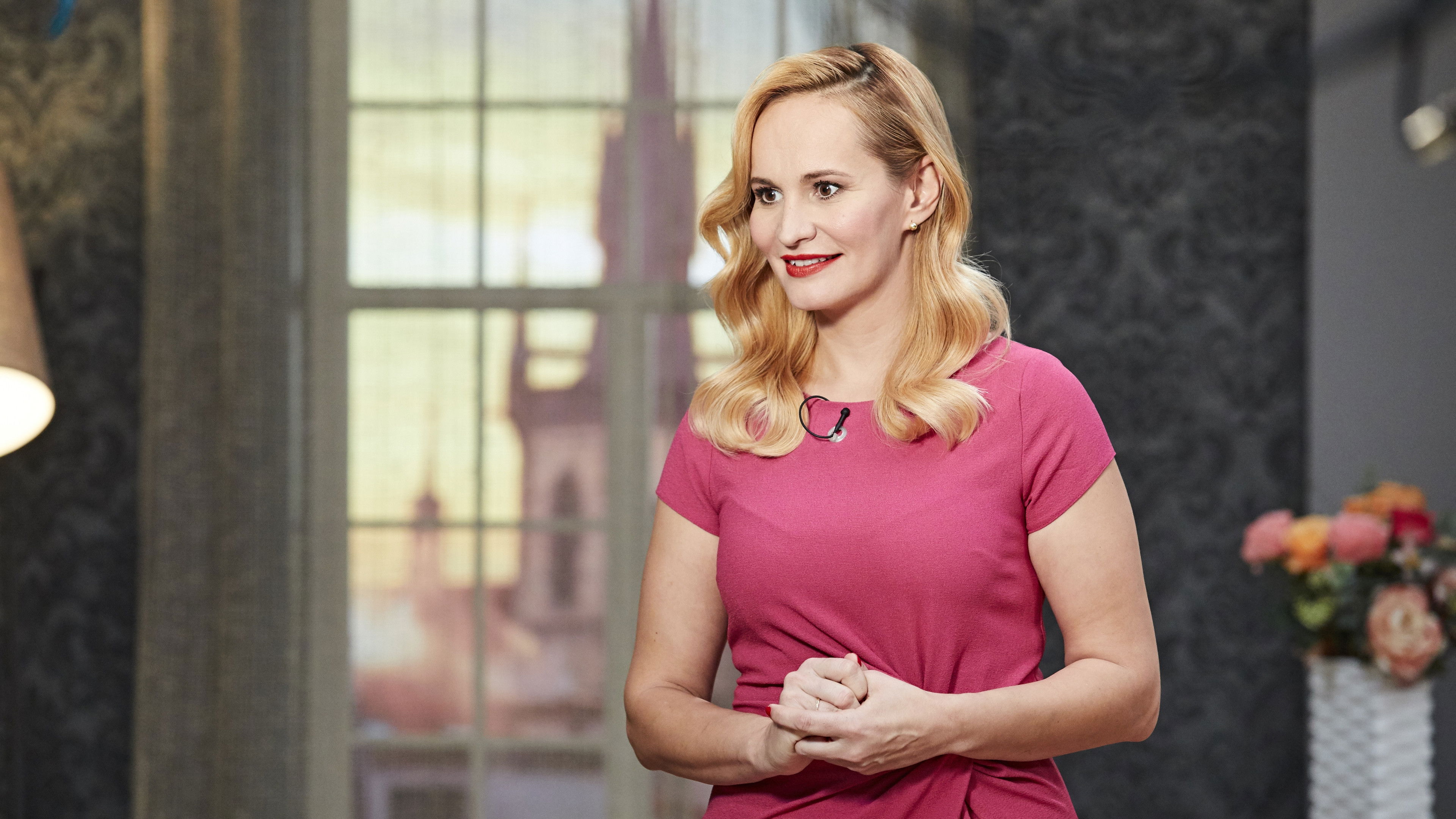 Backdrop for O 10 let mladší