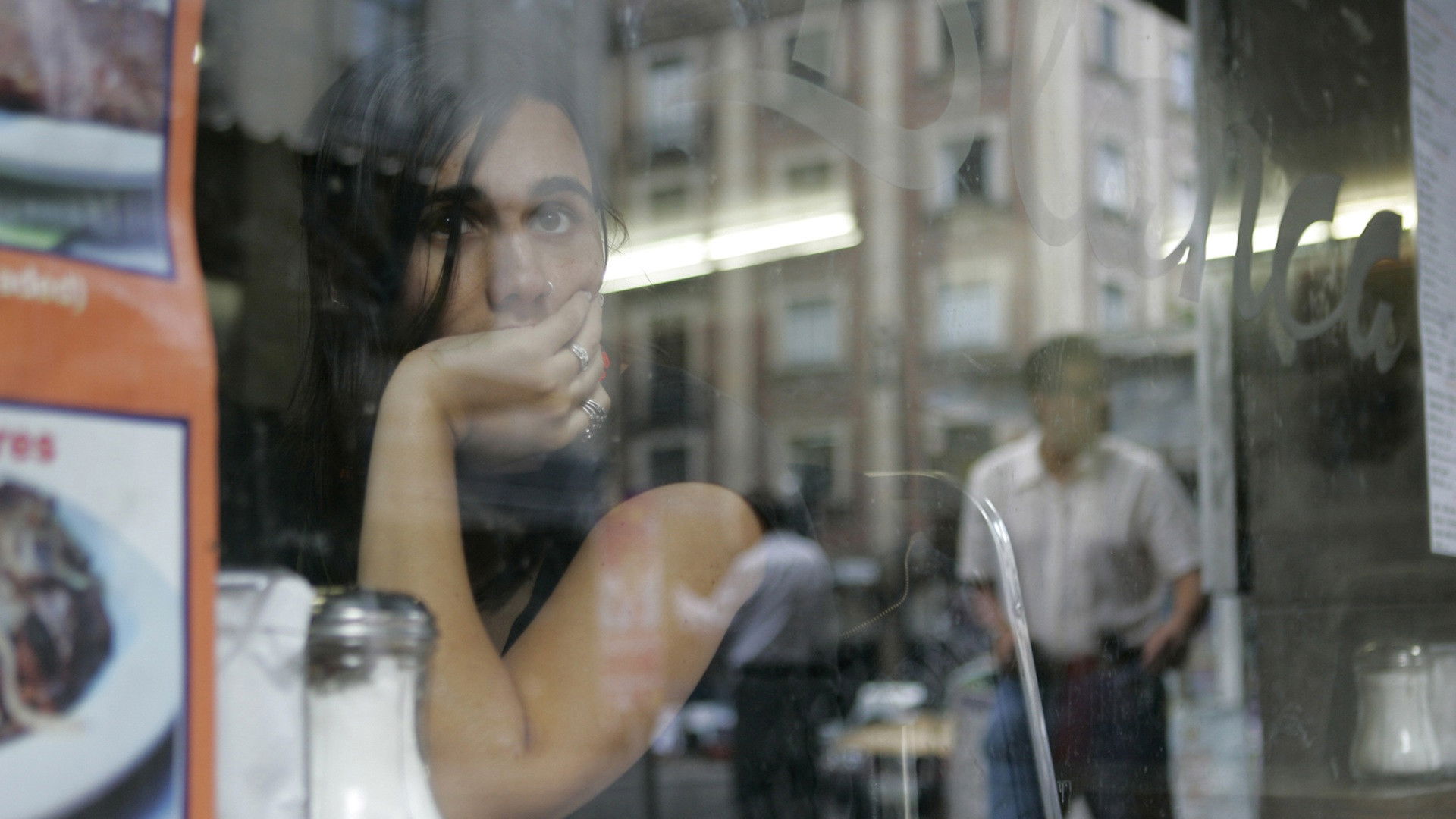 Backdrop for Bajo el mismo sol