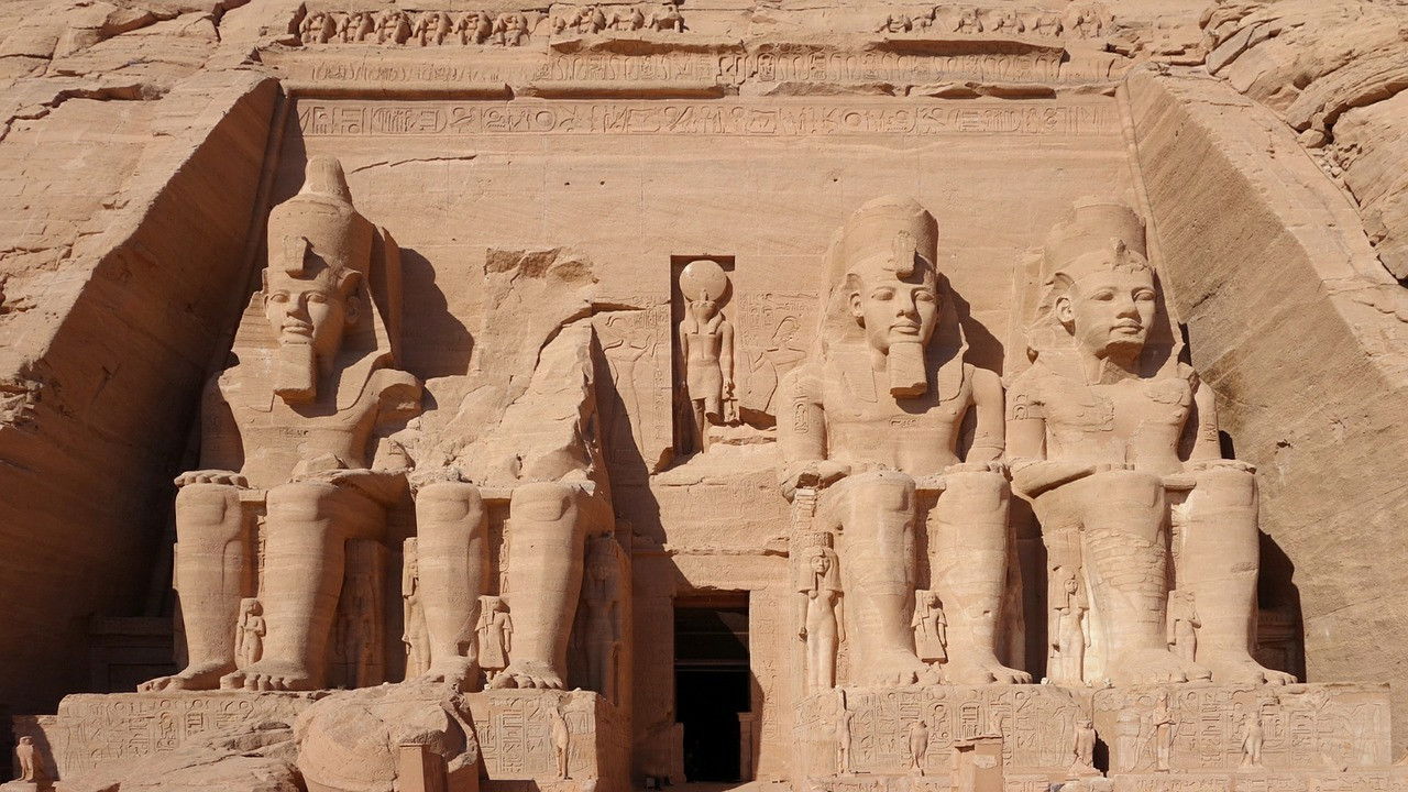 Backdrop for Les secrets du temple d'Abou Simbel