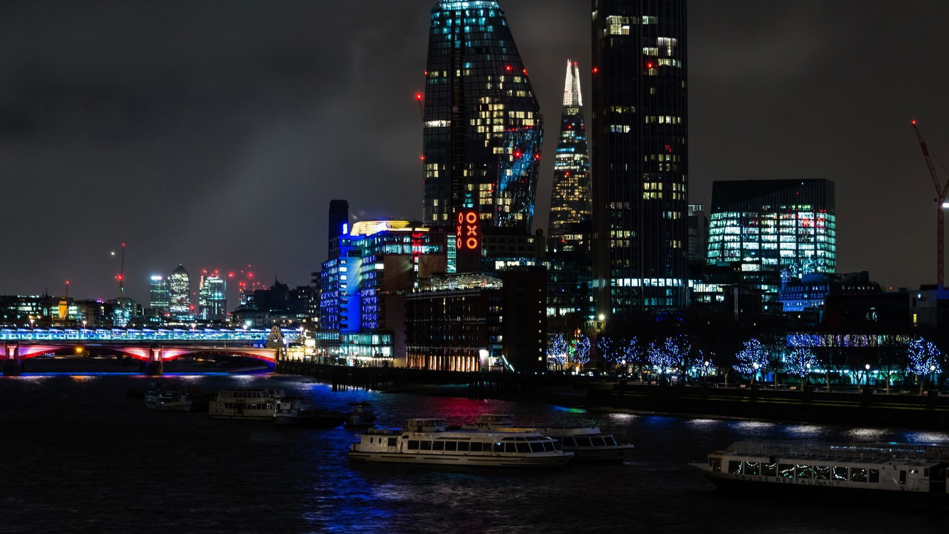 Backdrop for Thames At Night With Tony Robinson