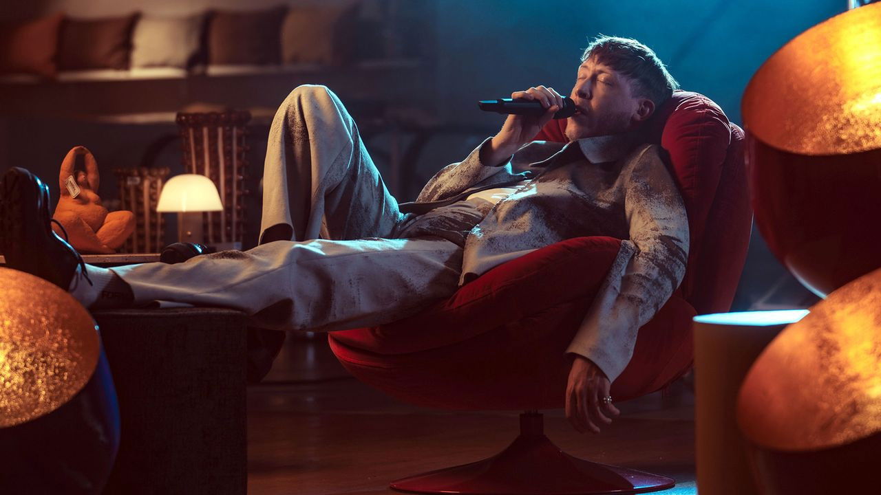 Backdrop for Déambulations : Eddy de Pretto au Bazar de l'Hôtel de ville