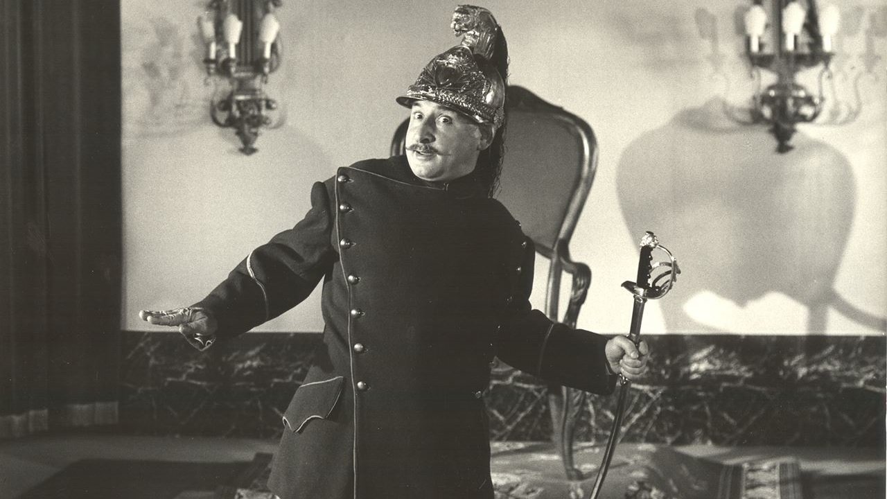 Backdrop for Il corazziere