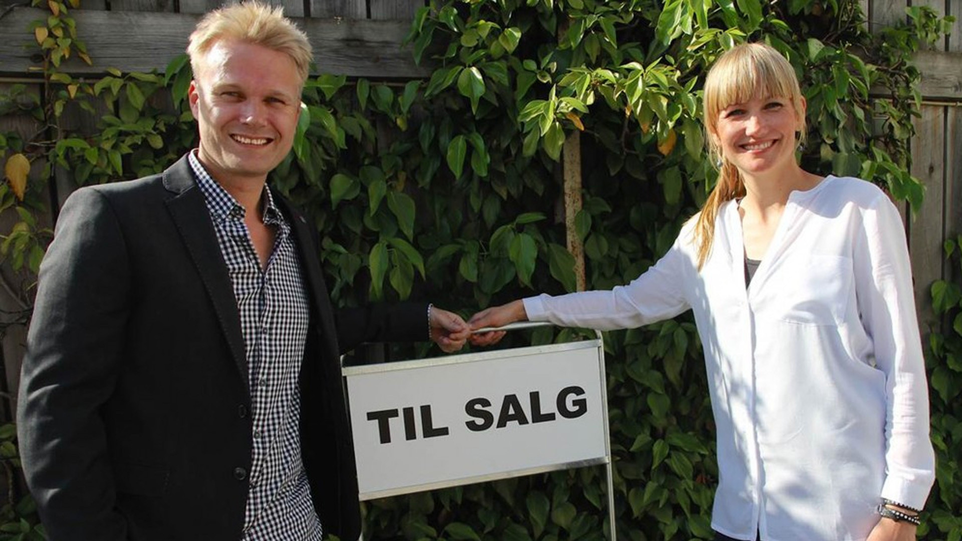 Backdrop for Location, location, location - Summer houses