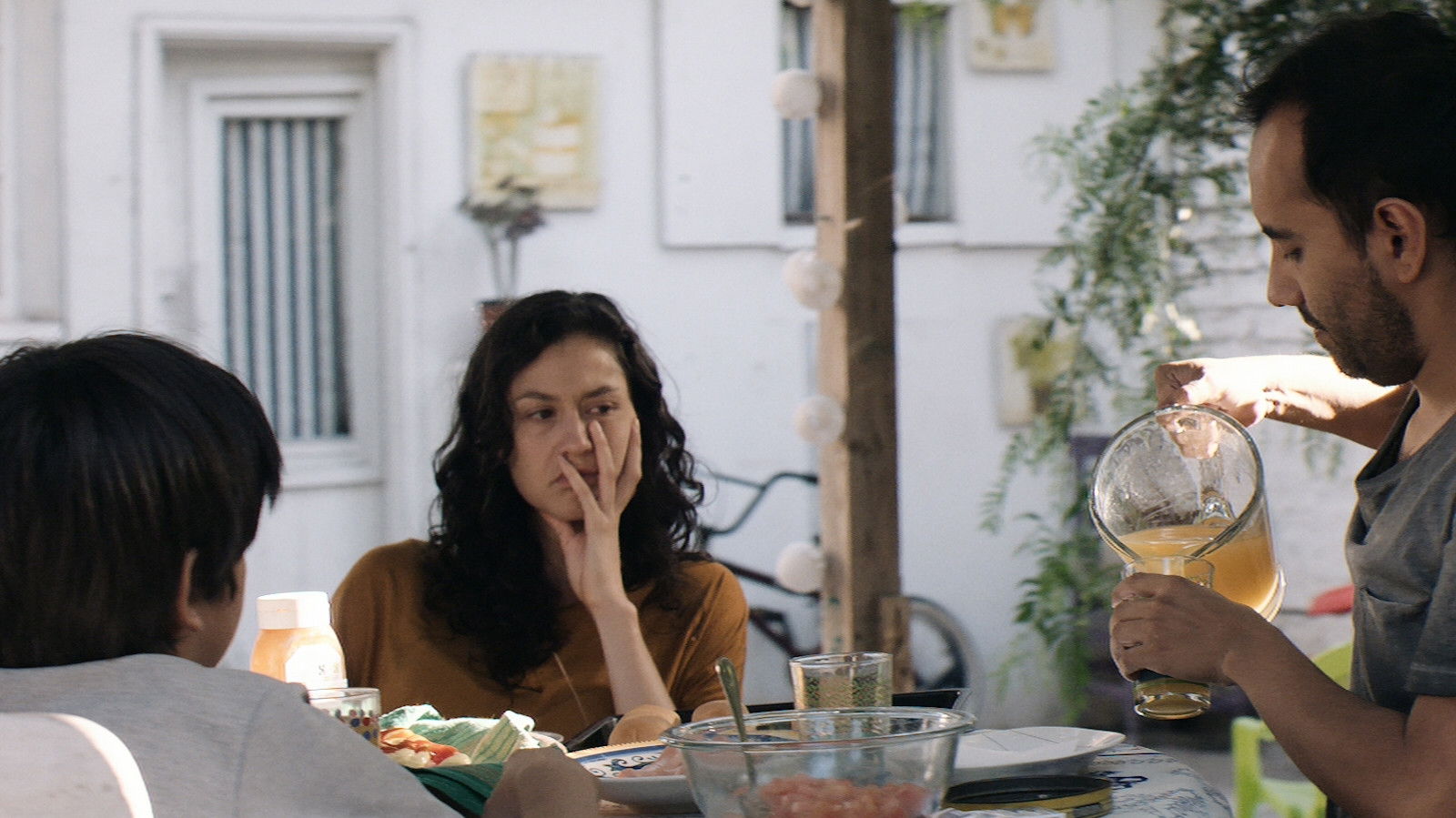 Backdrop for La taza rota