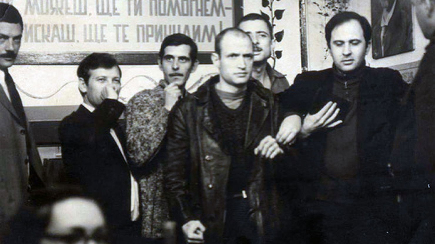 Backdrop for Advantage