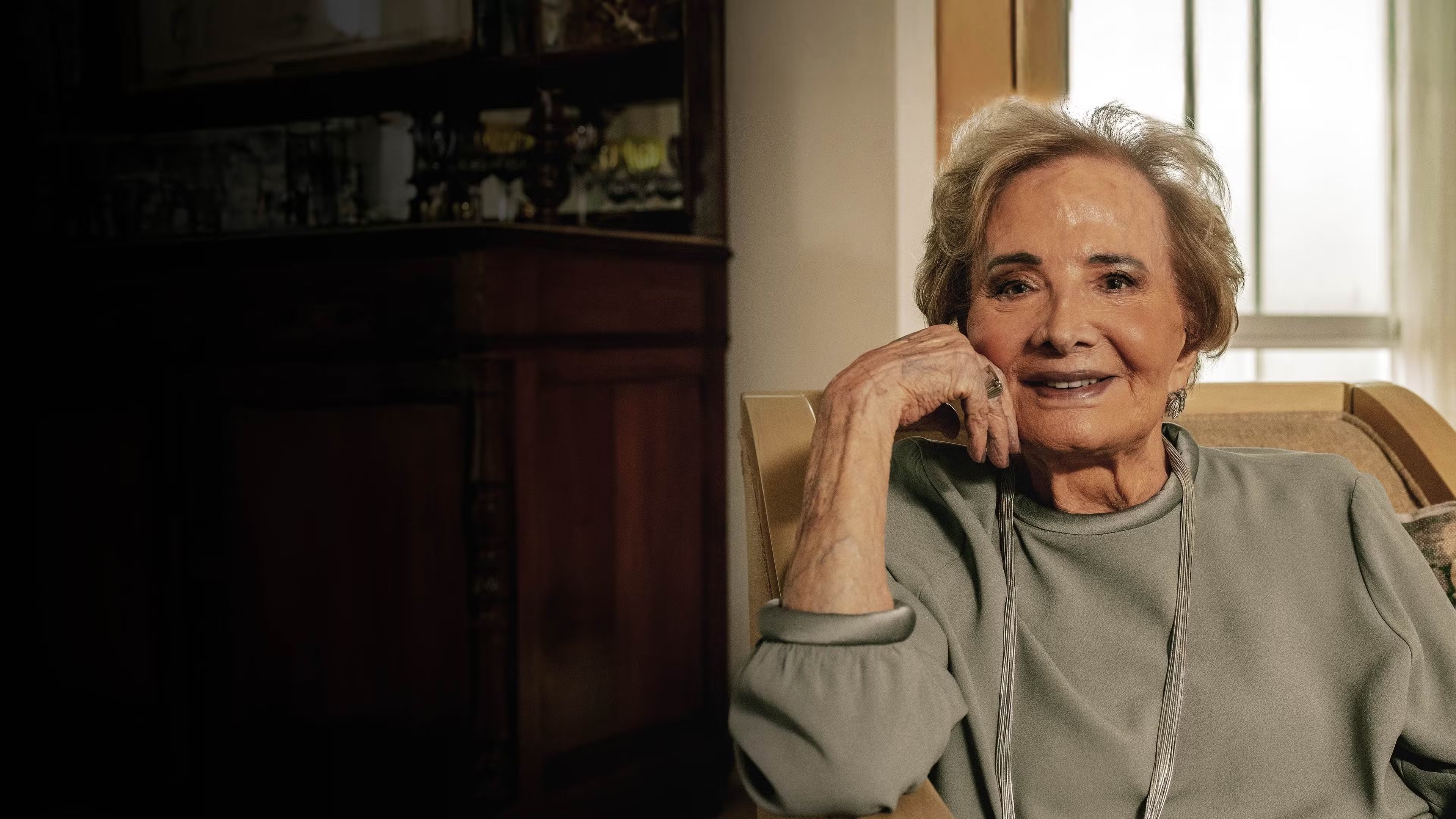 Backdrop for Tributo: Glória Menezes