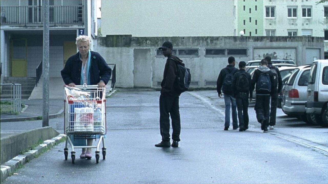 Backdrop for Dounouia, la vie