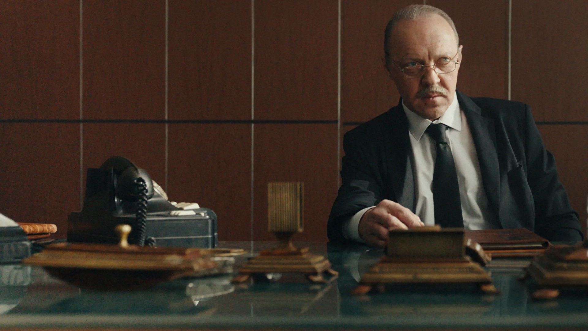 Backdrop for Большой дом