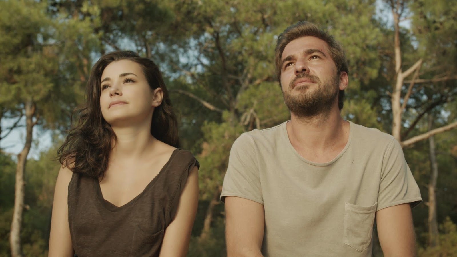 Backdrop for Bu İşte Bir Yalnızlık Var