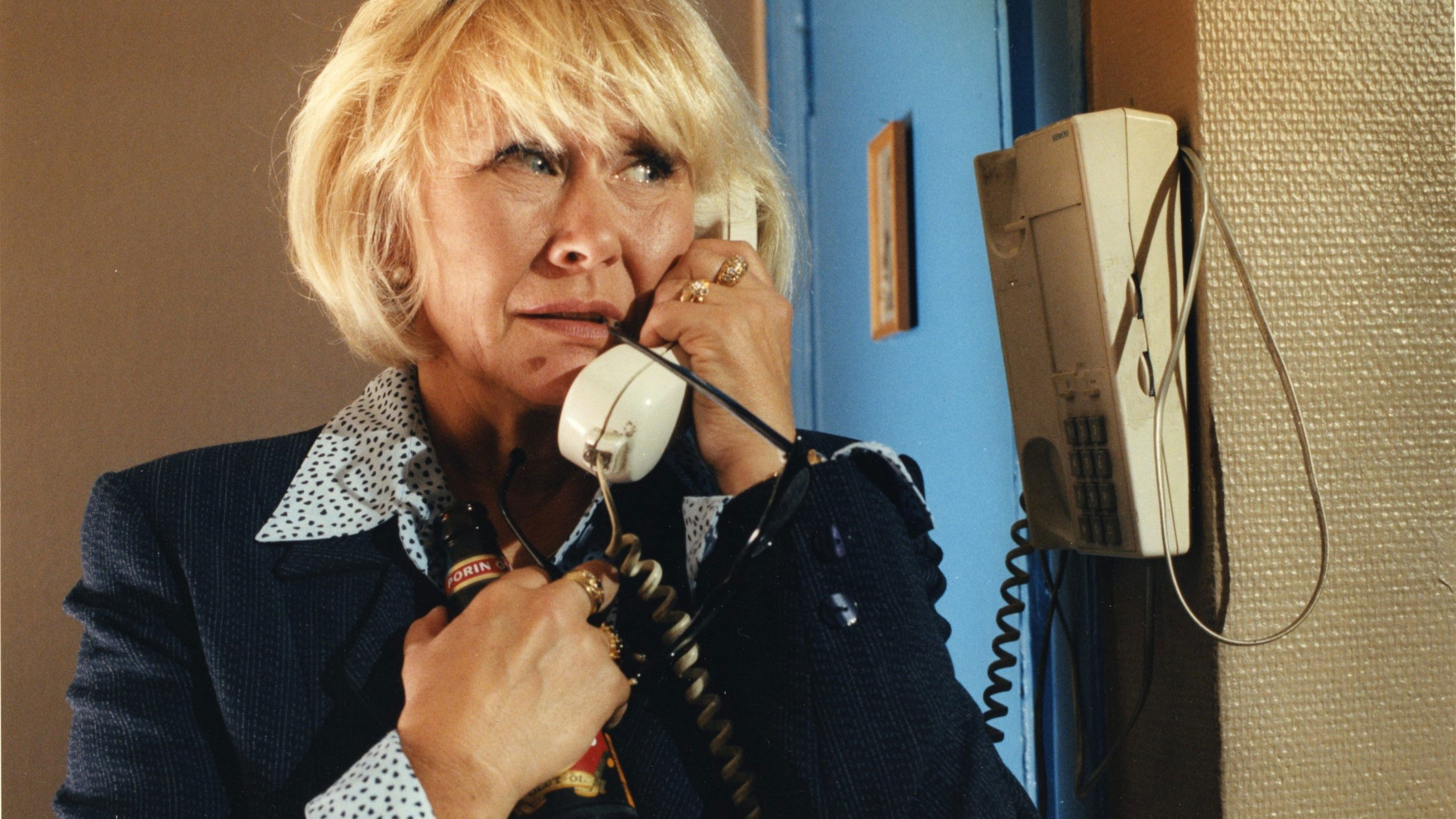 Backdrop for Kiss Me in the Rain