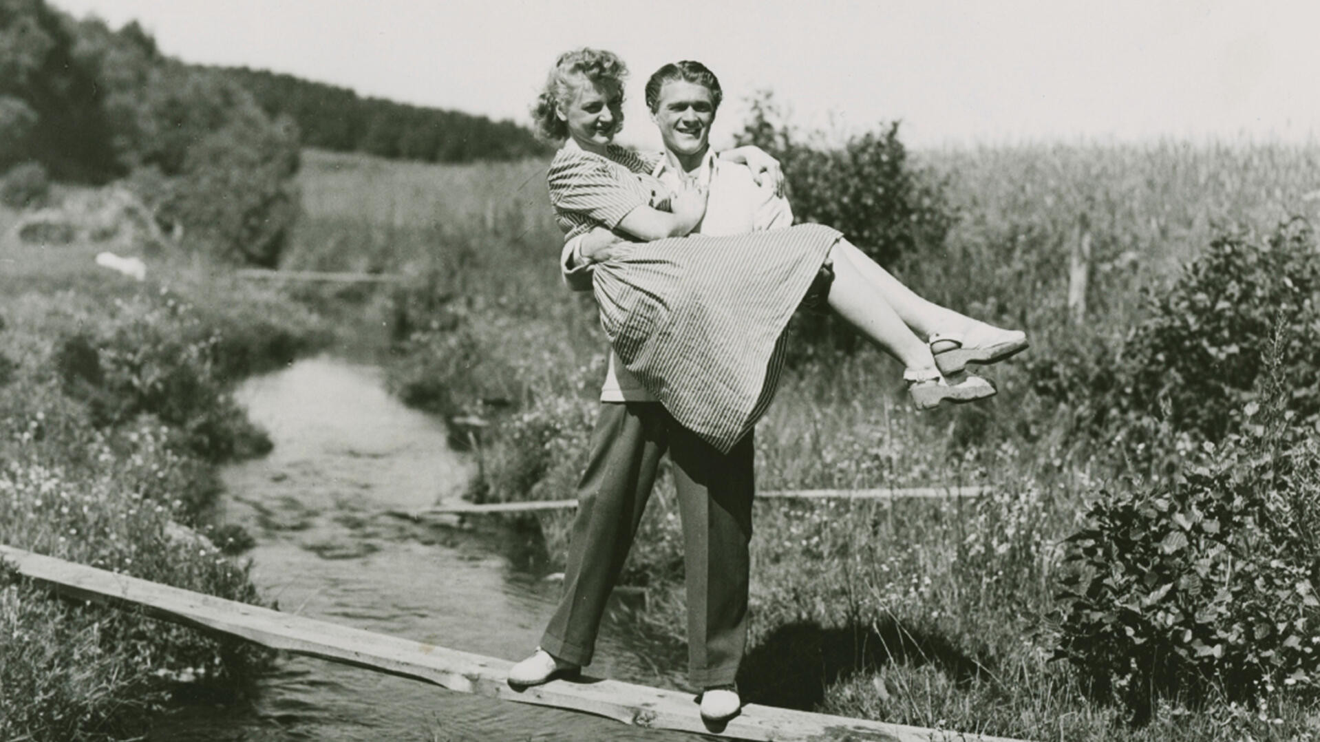 Backdrop for Trav, hopp och kärlek