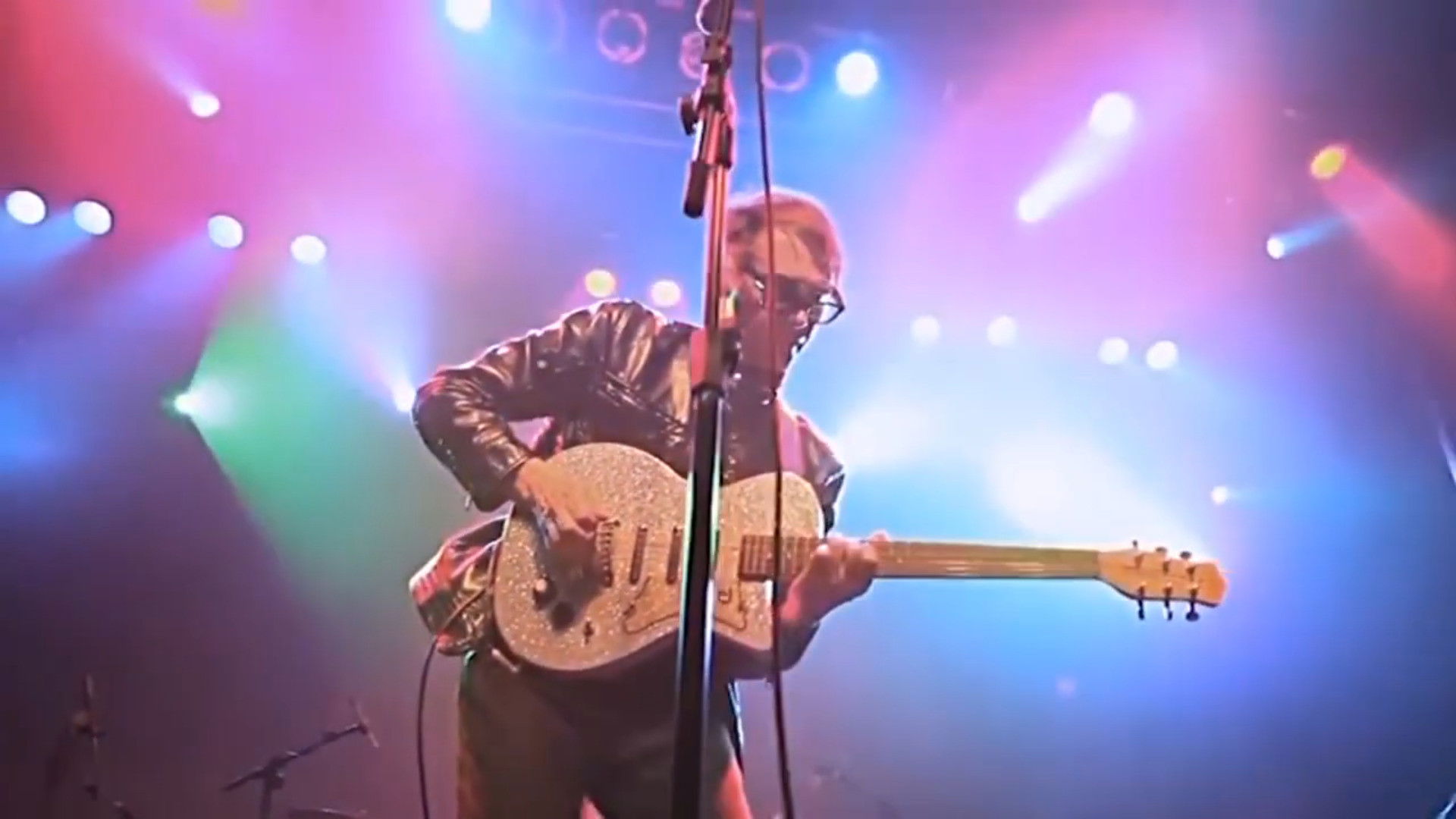 Backdrop for Jupiter Apple – Six Colours Frenesi