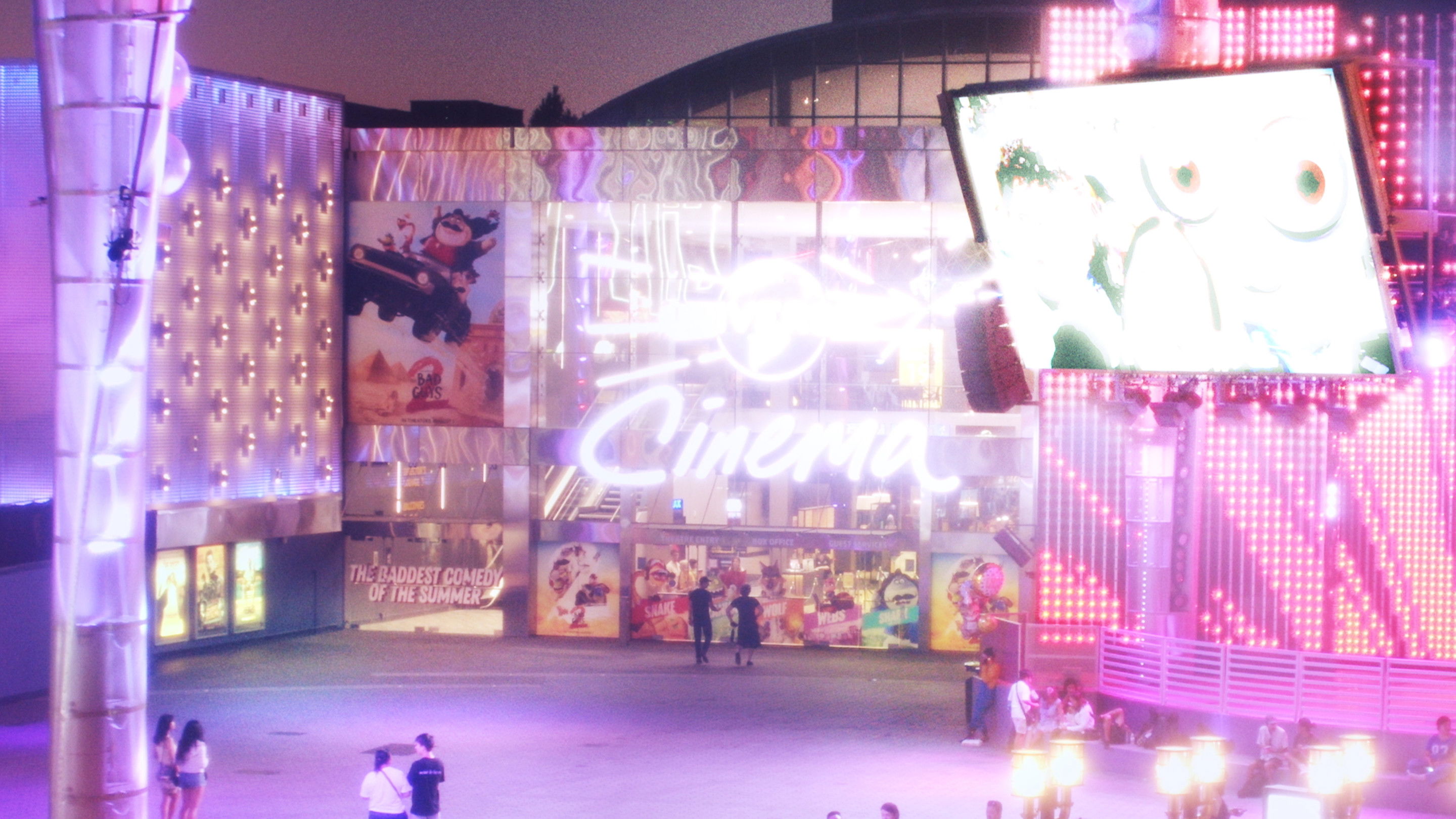 Backdrop for Aaron and His Dad Try to Find Closure & Lucy Celebrates Andie’s Birthday at Universal CityWalk Hollywood