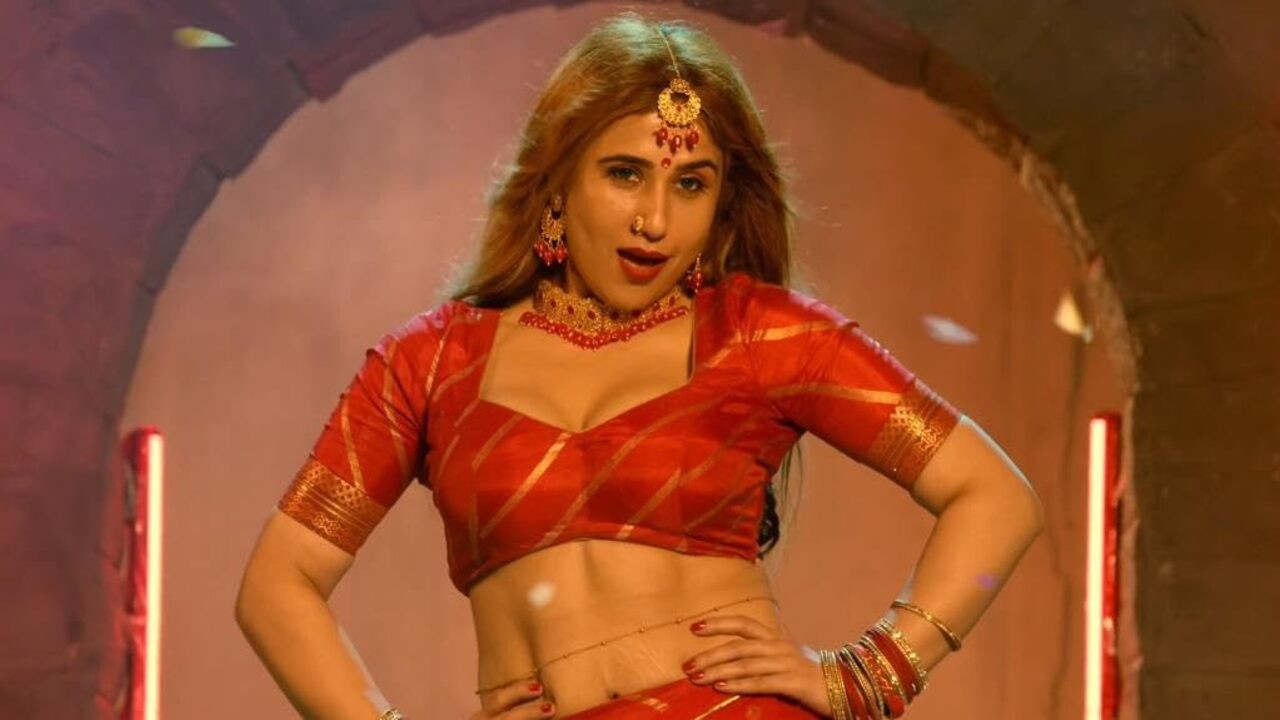 Backdrop for Maataraani Mounamidhi