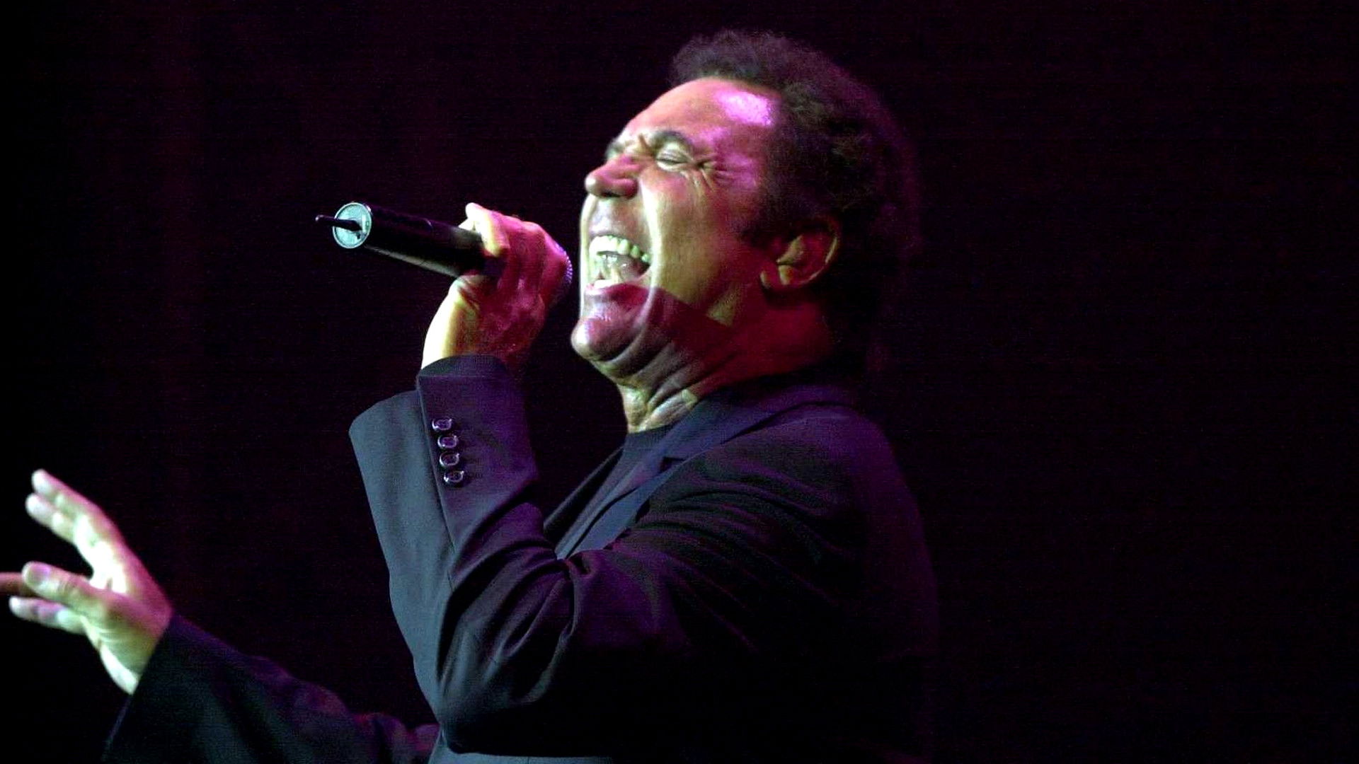 Backdrop for Tom Jones: Live at Cardiff Castle