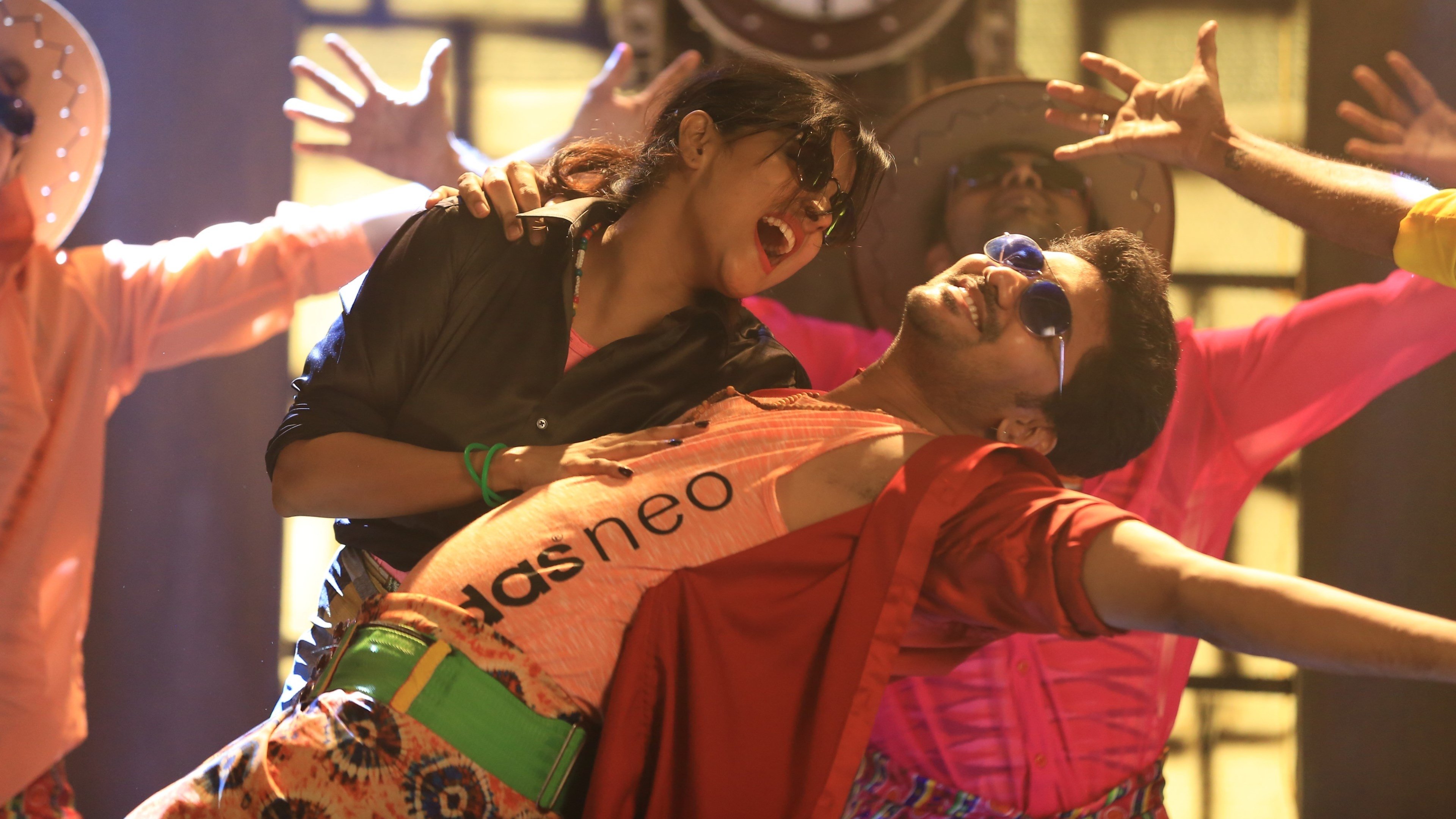 Backdrop for Natpuna Ennanu Theriyuma