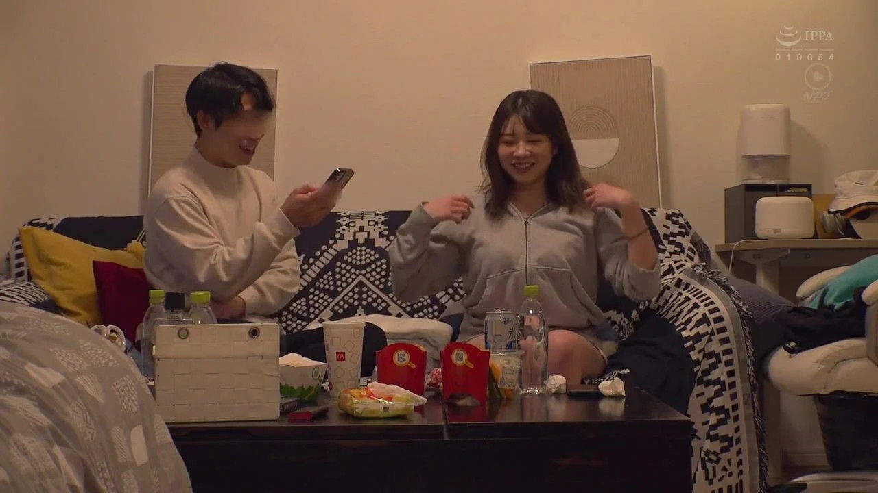 Backdrop for 〇ー〇ーイーツは自由勤務だから「ナンパしていいんじゃない？」 巨乳配達員をその場でナンパし家に連れ込み盗撮 口説いてハメてそのまま勝手にAV発売。