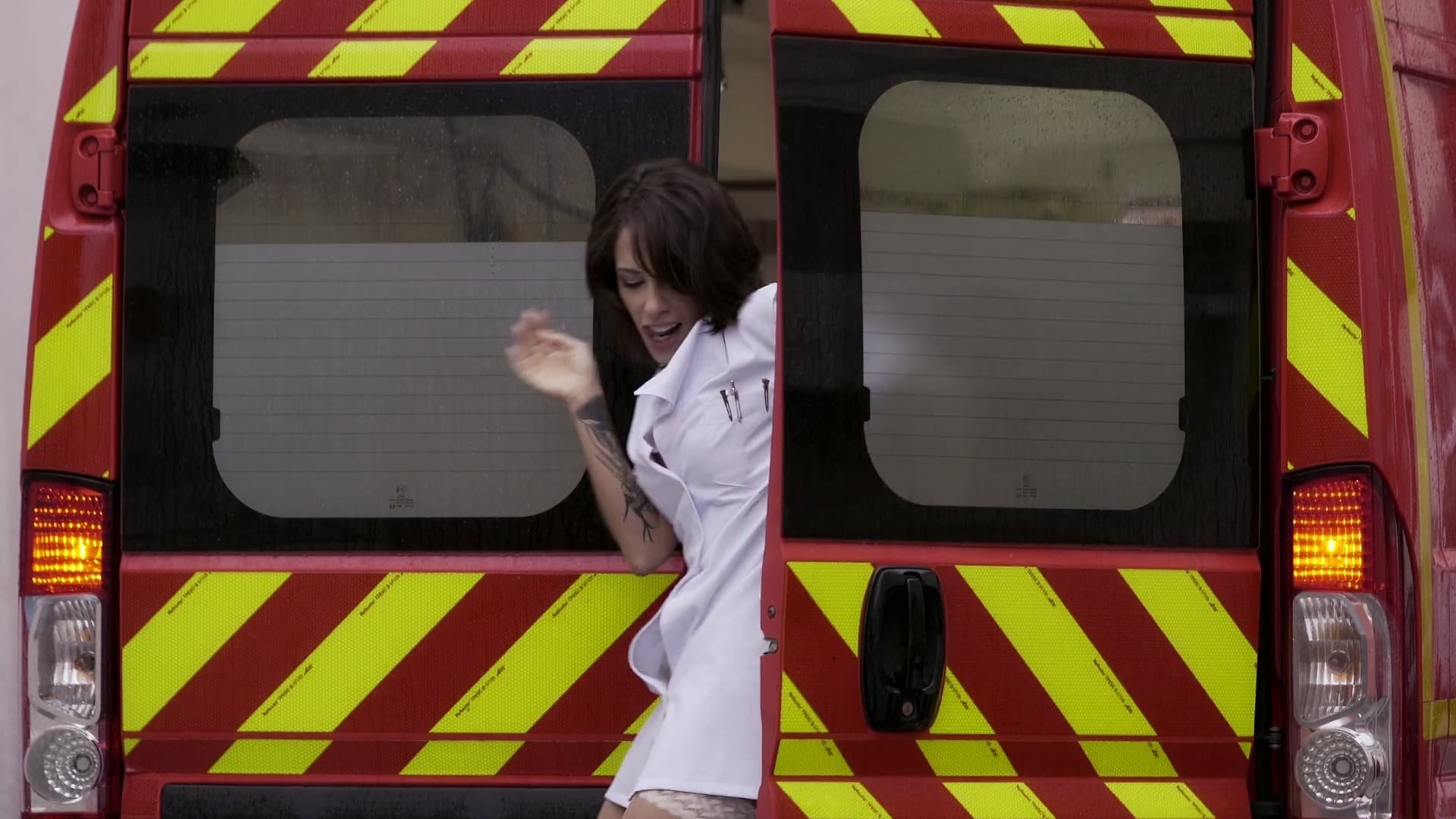 Backdrop for Inès, Private Nurse