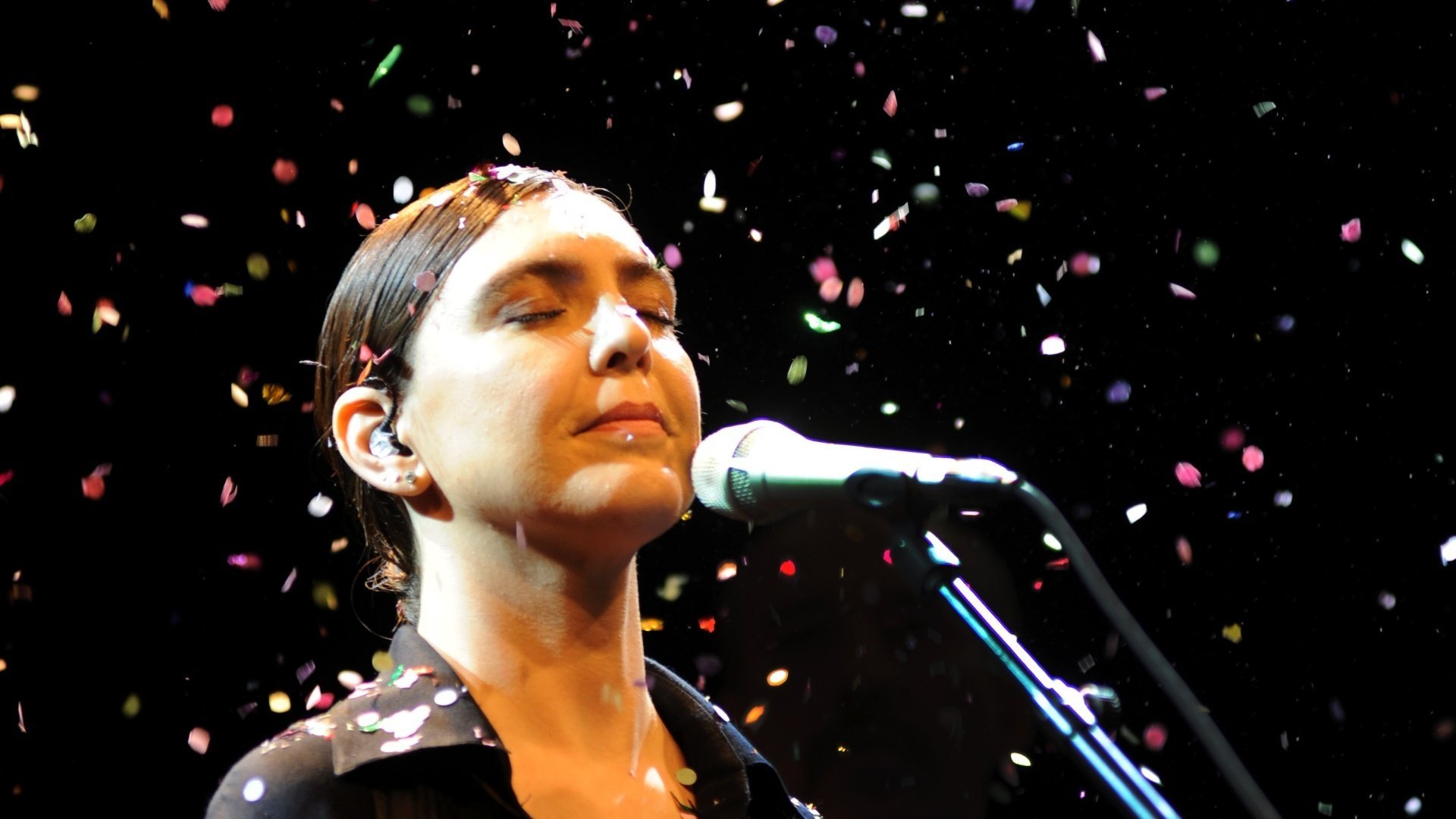 Backdrop for Multishow Ao Vivo: Micróbio Vivo