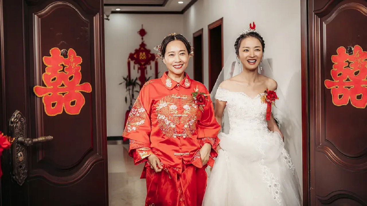 Backdrop for Hot Mom And Stubborn Dad