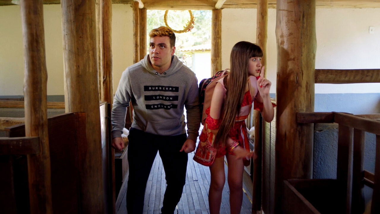 Backdrop for Luccas Neto em: Um Natal Muito Atrapalhado