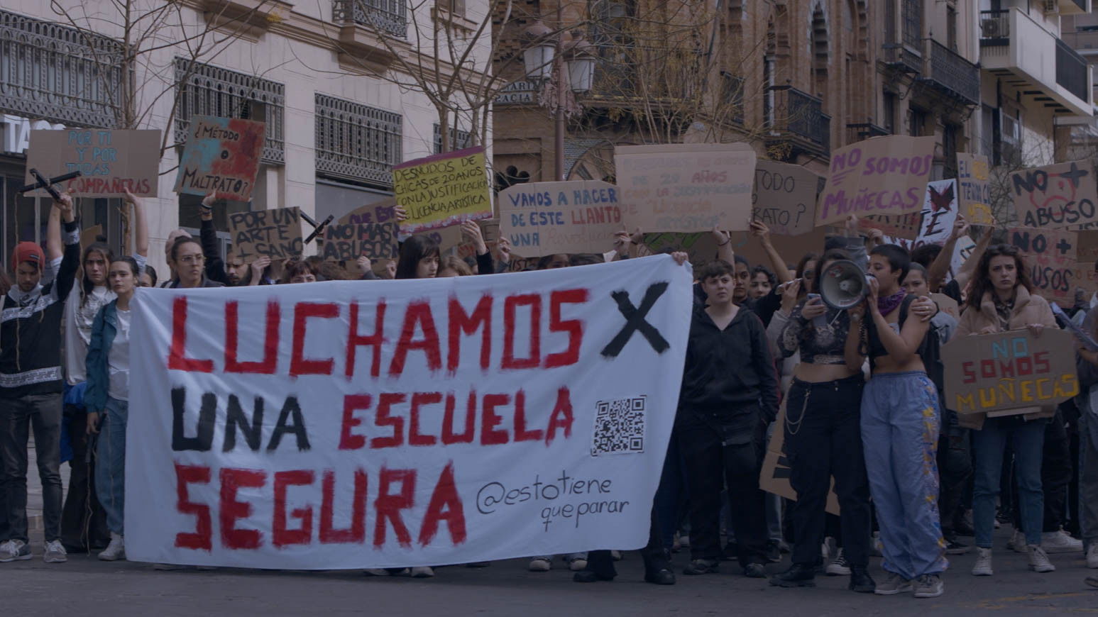 Backdrop for La última muñeca