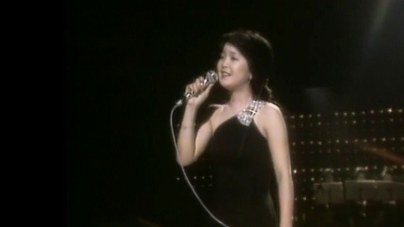Backdrop for Teresa Teng — 1976 Concert in H.K.