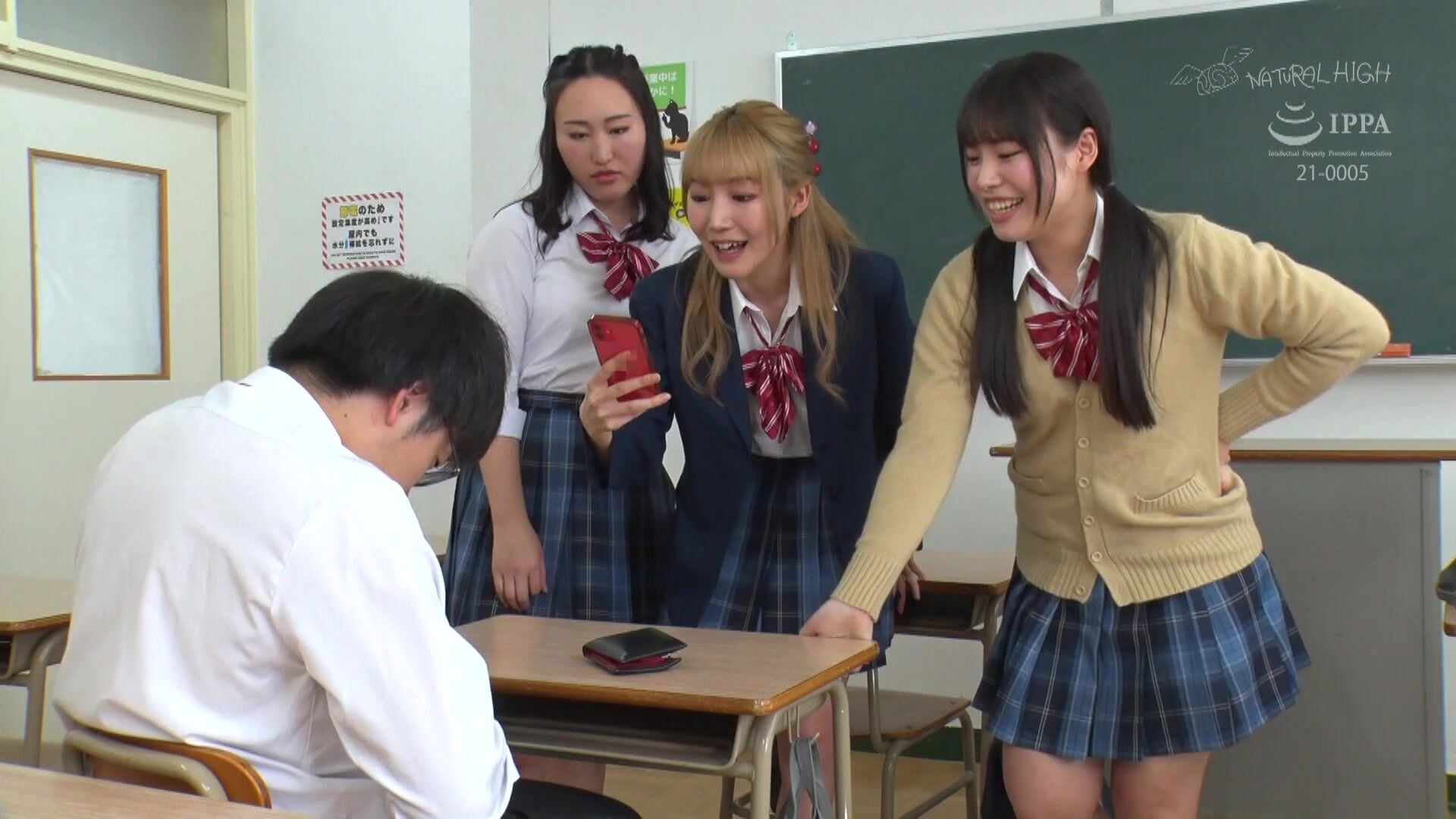 Backdrop for 自分をいじめていた女子グループを順番にアナル即ハメして3人並べて復讐肛門開発してやった!