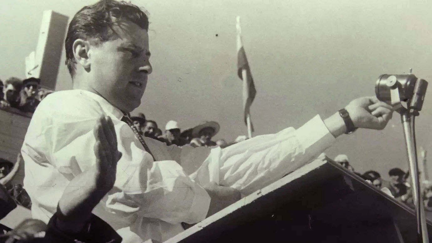 Backdrop for Poujade, à l'assaut de la République