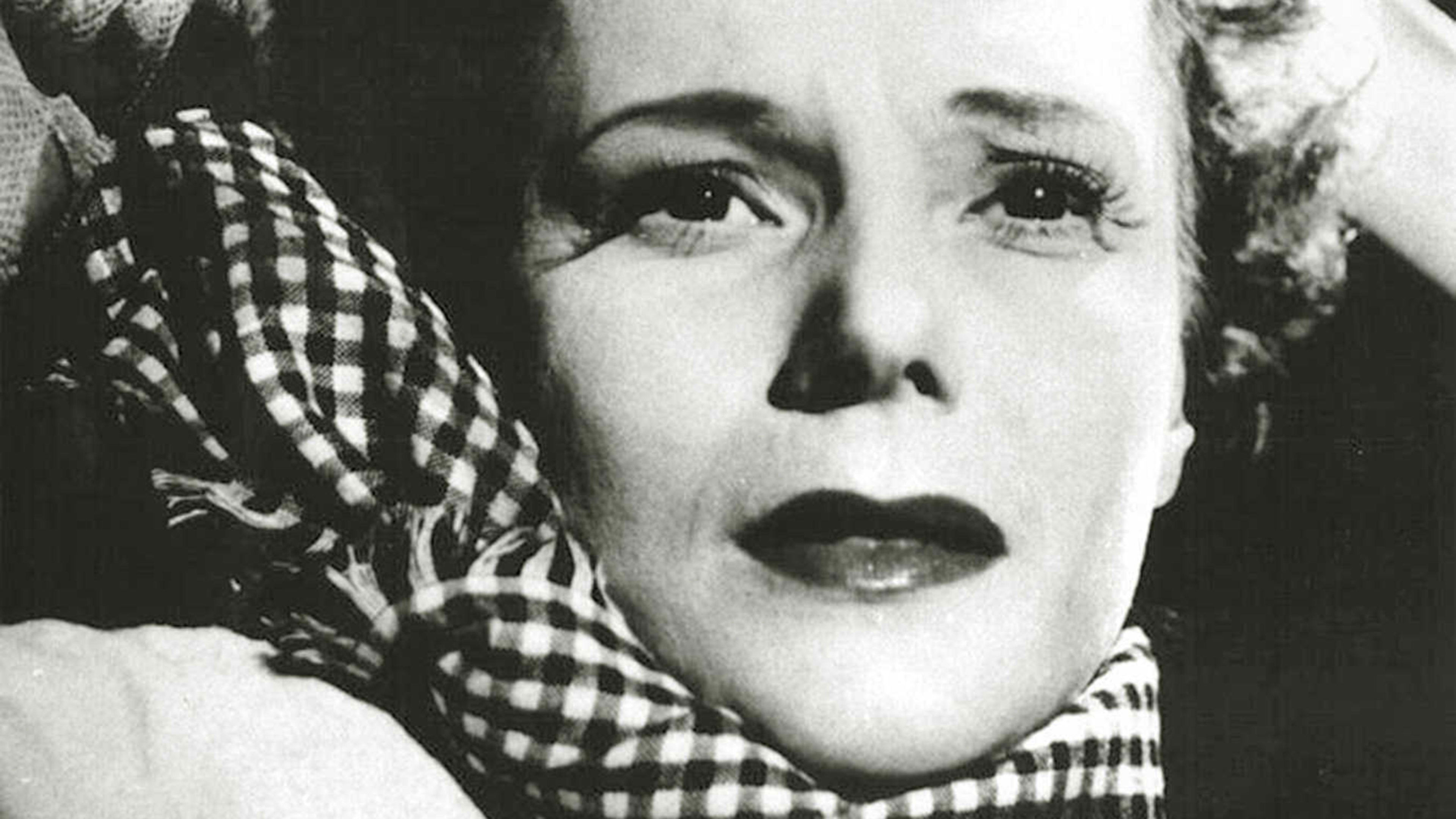 Backdrop for Silmät hämärässä