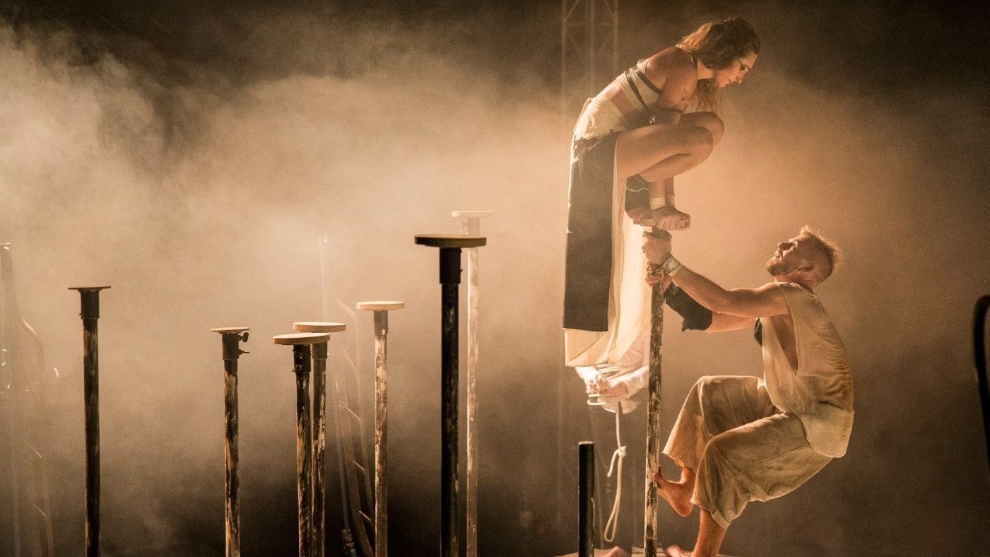 Backdrop for Losers Cirque Company: Vzduchem