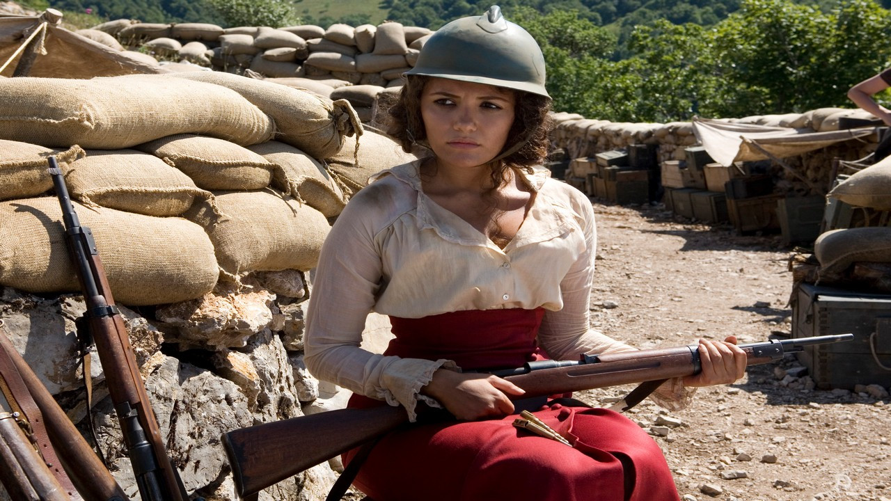 Backdrop for Eroi per caso