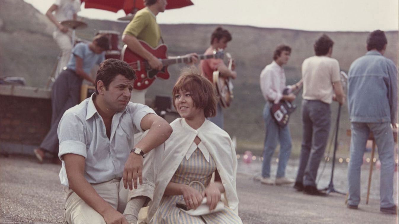 Backdrop for Do You Know Sunday-Monday?