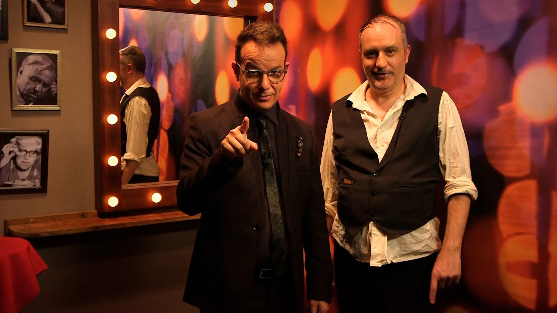 Backdrop for Còmics