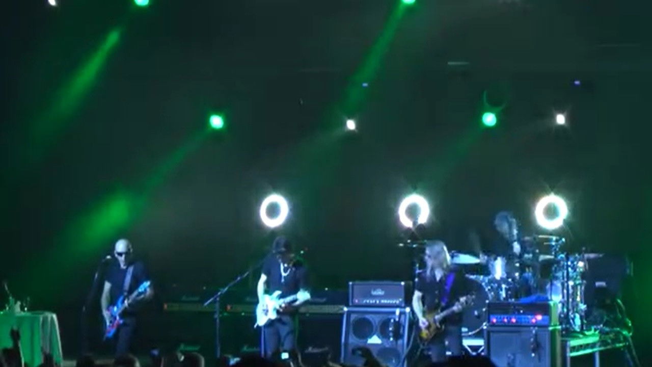 Backdrop for G3: Live in Moscow