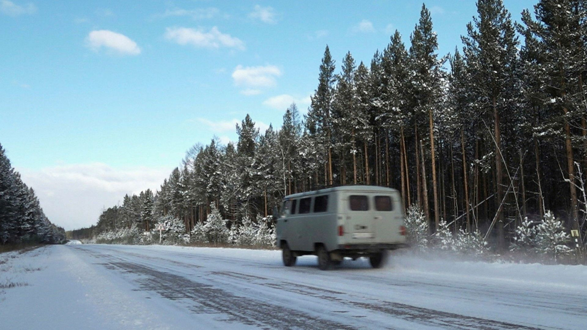 Backdrop for Living on in Putin's Russia