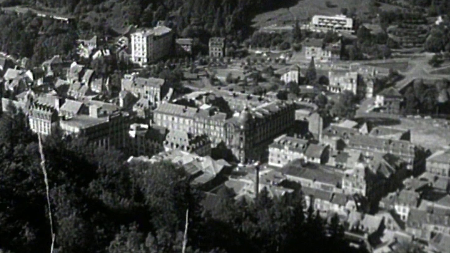 Backdrop for Vatten, tro, champagne