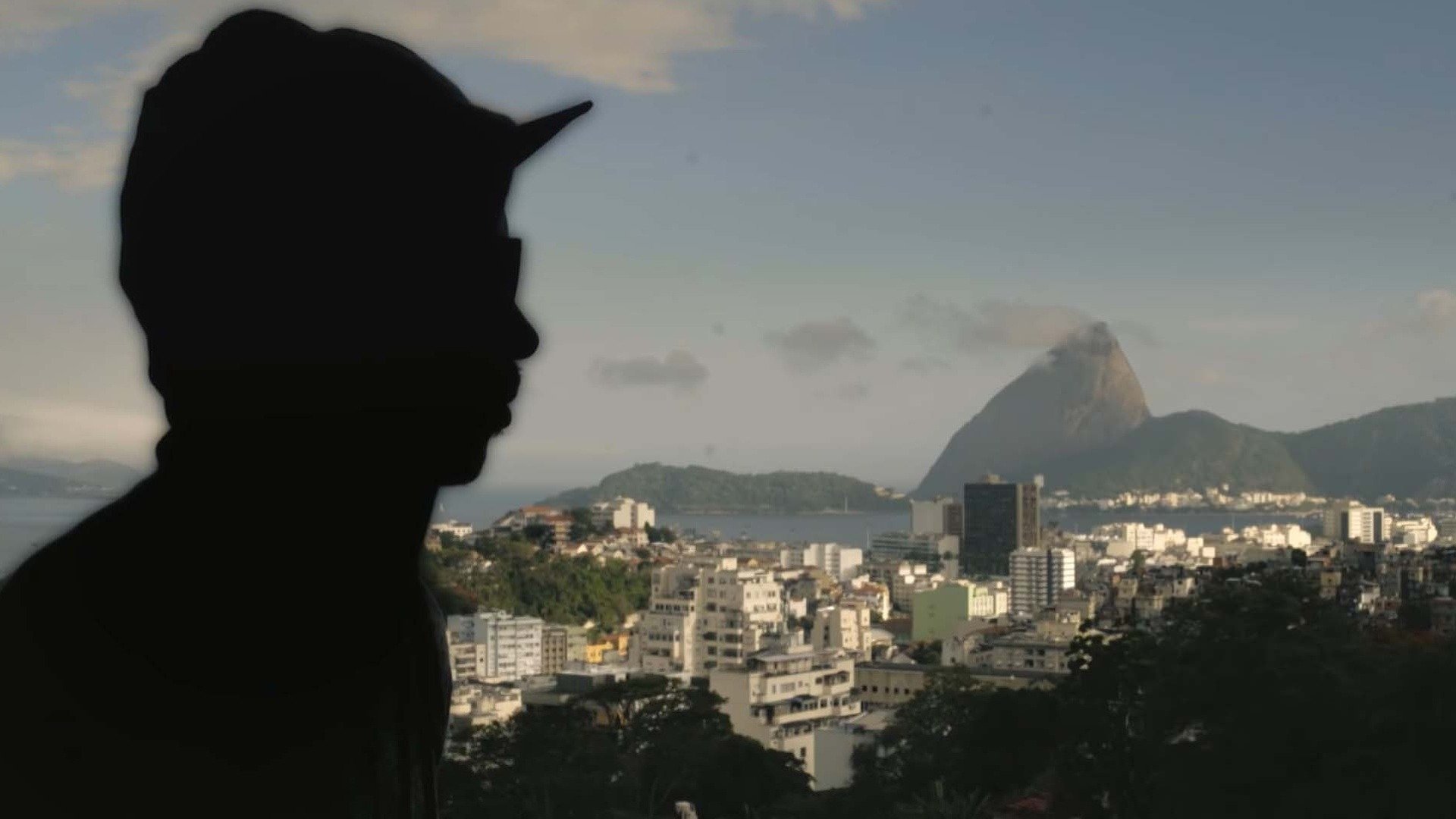 Backdrop for Relatos do Front: A Outra Face do Cartão Postal