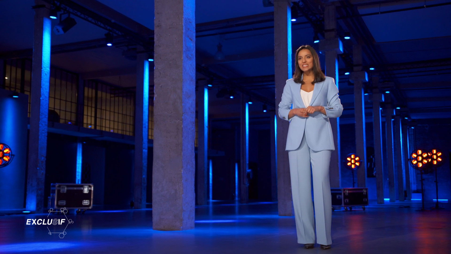 Backdrop for Exclusif