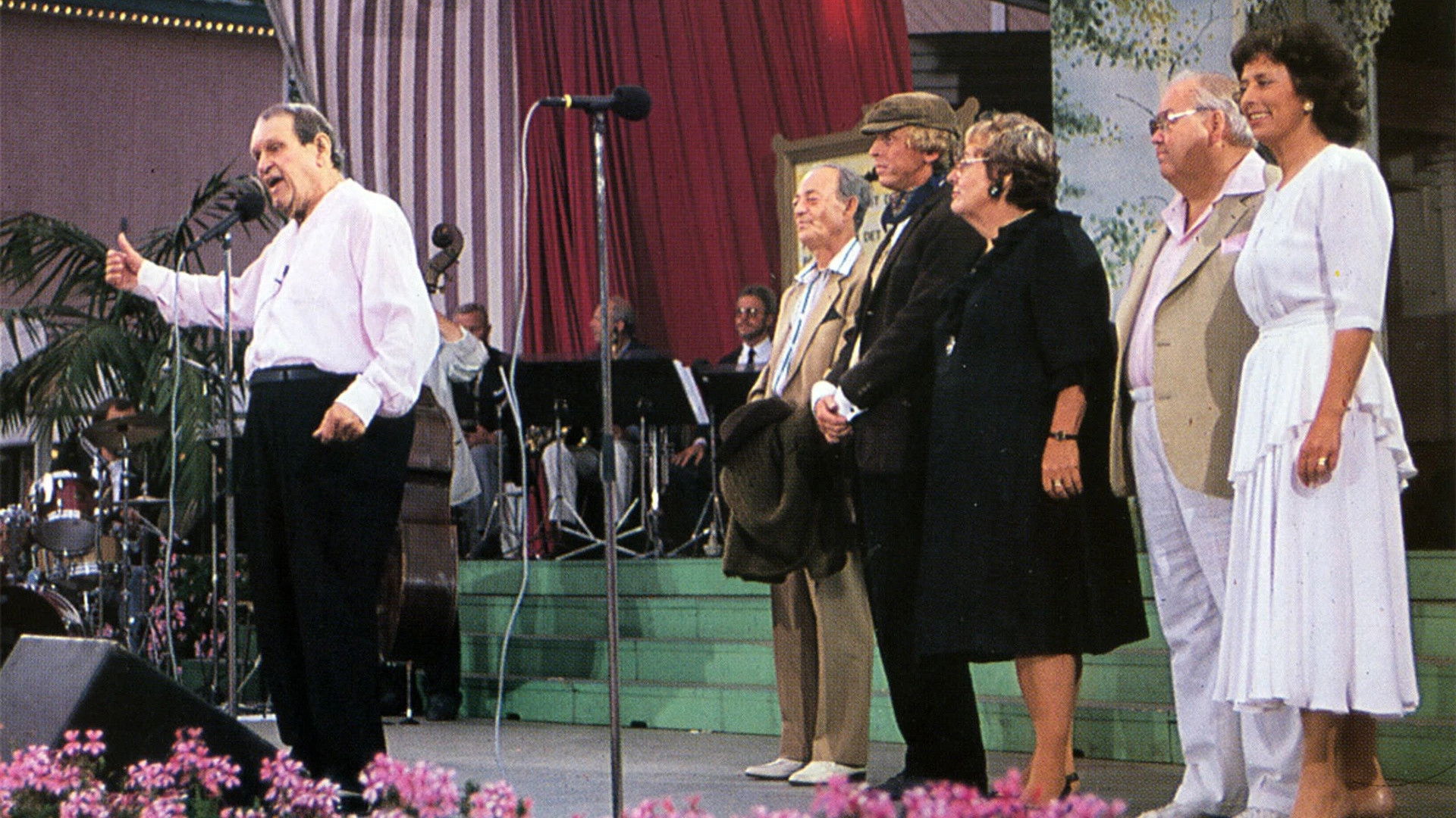 Backdrop for Sten-Åke Cederhöks avskedsföreställning