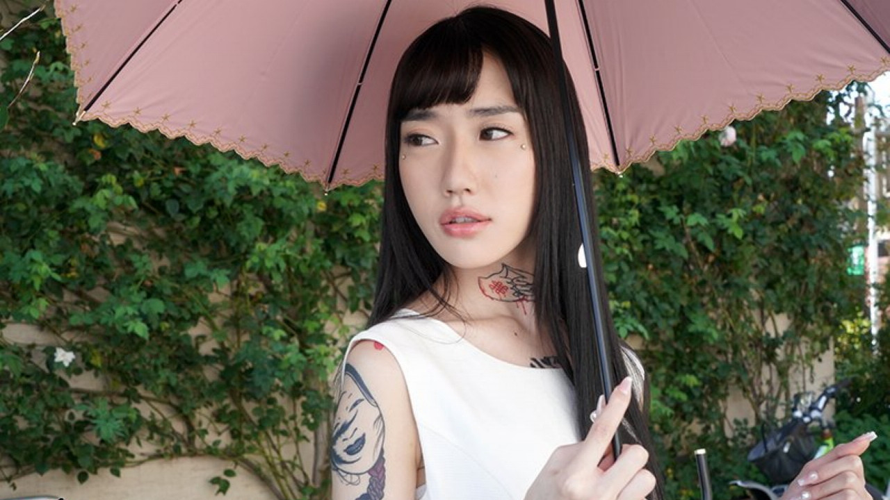 Backdrop for DASD-622 "Now, Nii-chan" Sudden Return Home With Full Body Tattoo. A Younger Sister Who Smiles At His Brother's Crotch. Aoi Mizumori