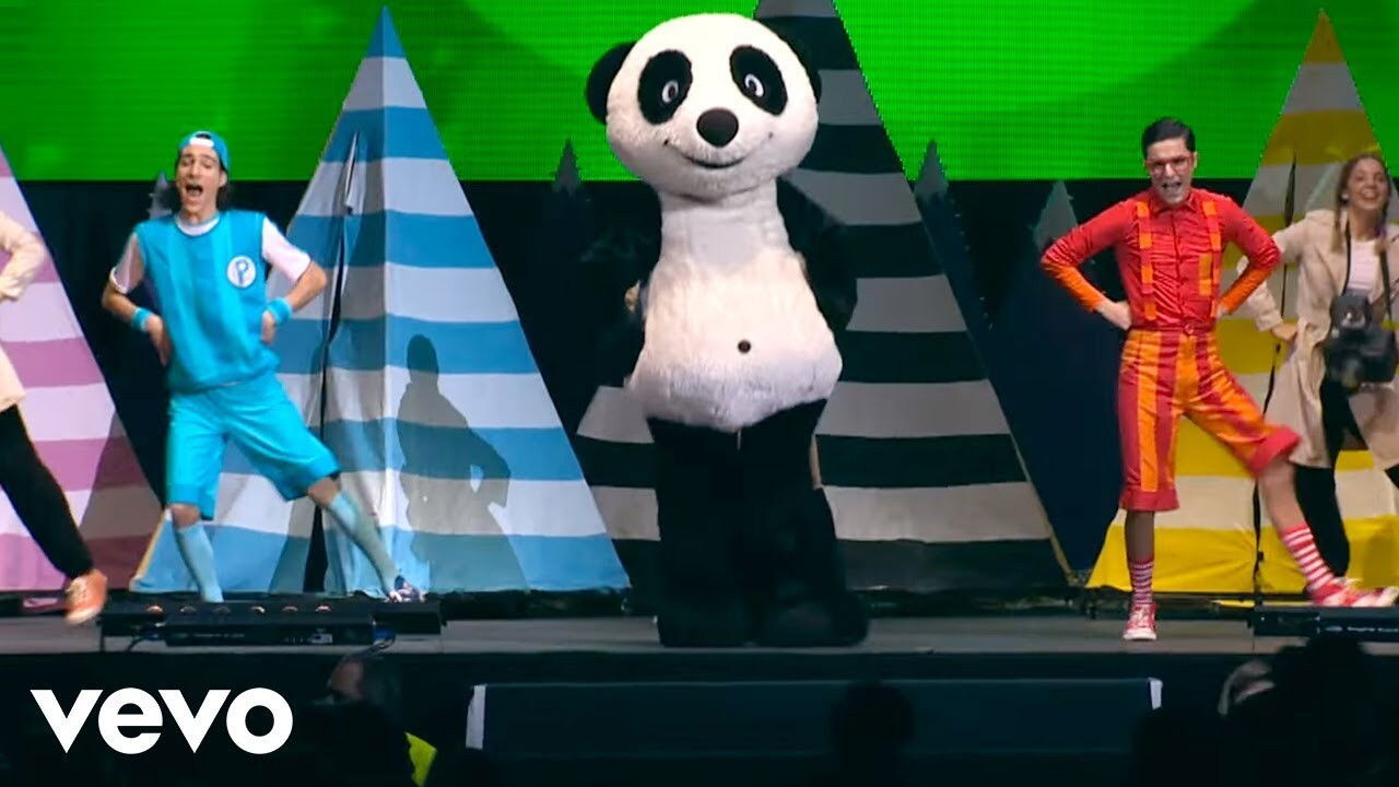 Backdrop for Panda e os Caricas - O Musical Ao Vivo 3