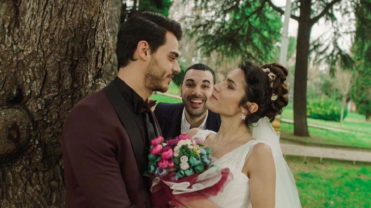 Backdrop for Kim Daha Mutlu