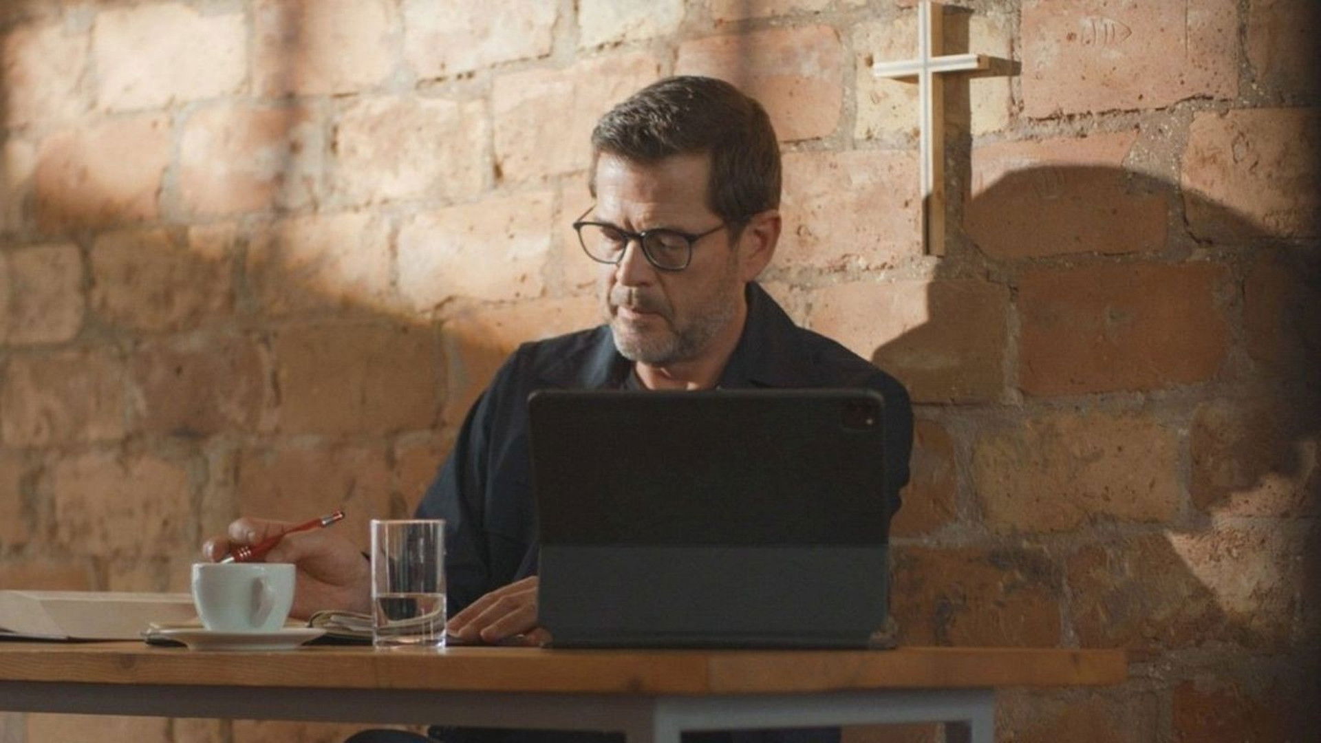 Backdrop for KT Guttenberg - Um Gottes willen? - Die Macht der Kirche in Deutschland