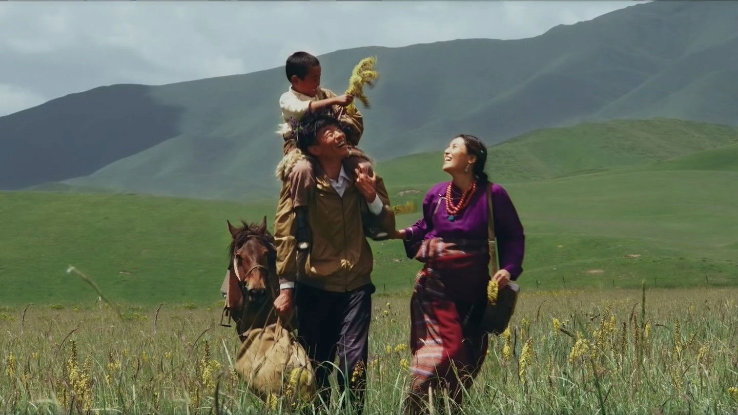 Backdrop for A Blossom of Love in Gannan