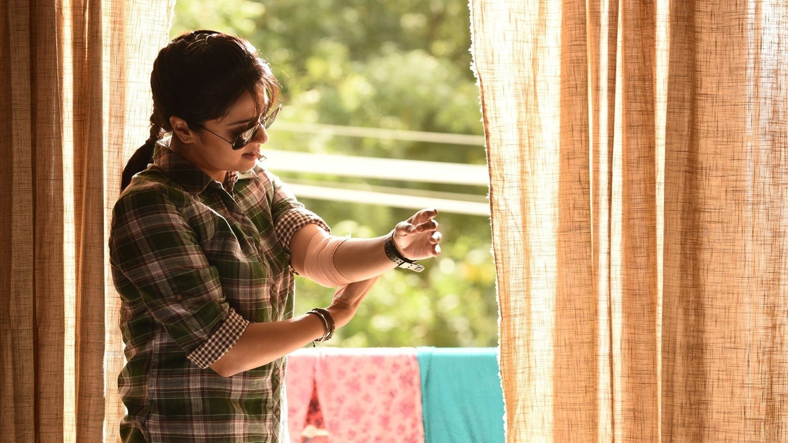 Backdrop for Magalir Mattum